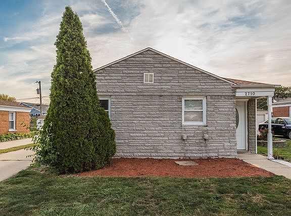 2nd image of 2710 Calwagner Ave