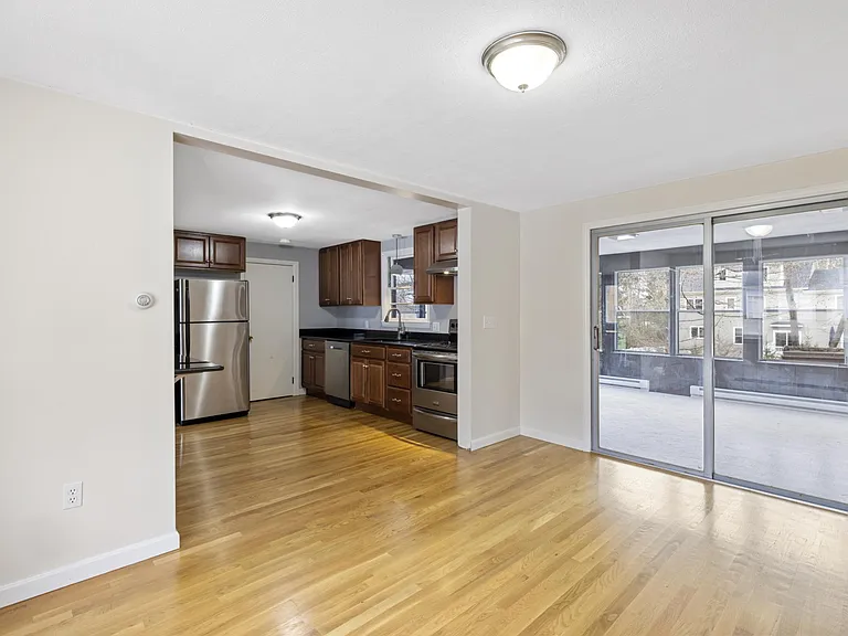 10 James St — Photo 10
