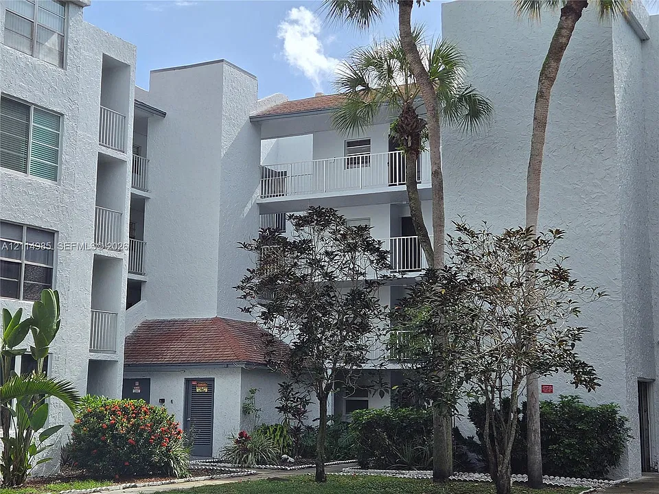 9441 Live Oak Pl #308