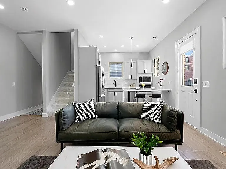 1012 E Long St - Unit B — Photo 2