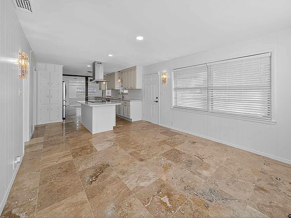 4th image of 109 Maxine St