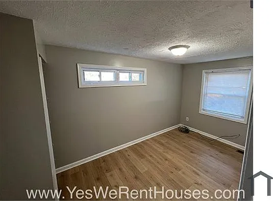 2 bed, 1024 sqft, $1,600 — Photo 3