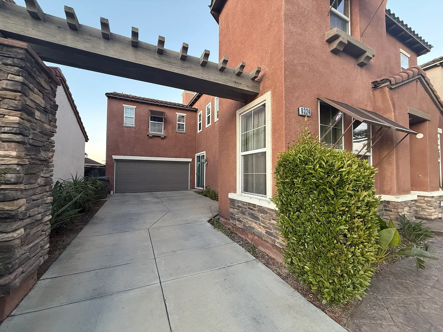 4 bed, 3.5 bath, 2682 sqft, $6,500 — Photo 3