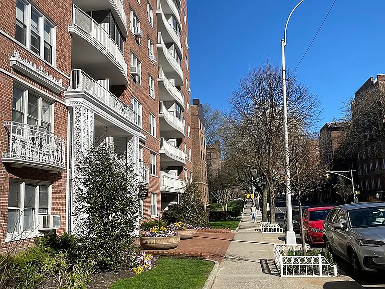 69-10 108th St #2G — Photo 1