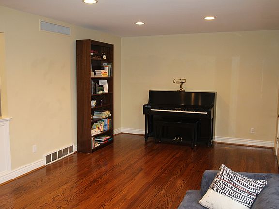 3rd image of 7227 Iuka Ave