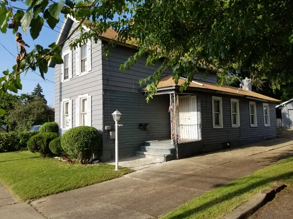 3879 E 75th St, Cleveland, OH 44105