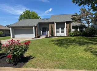 1572 Lake Christopher Dr, Virginia Beach, VA 23464