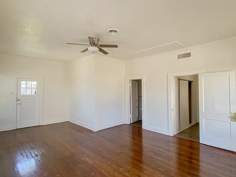 439 Iris St — Photo 14