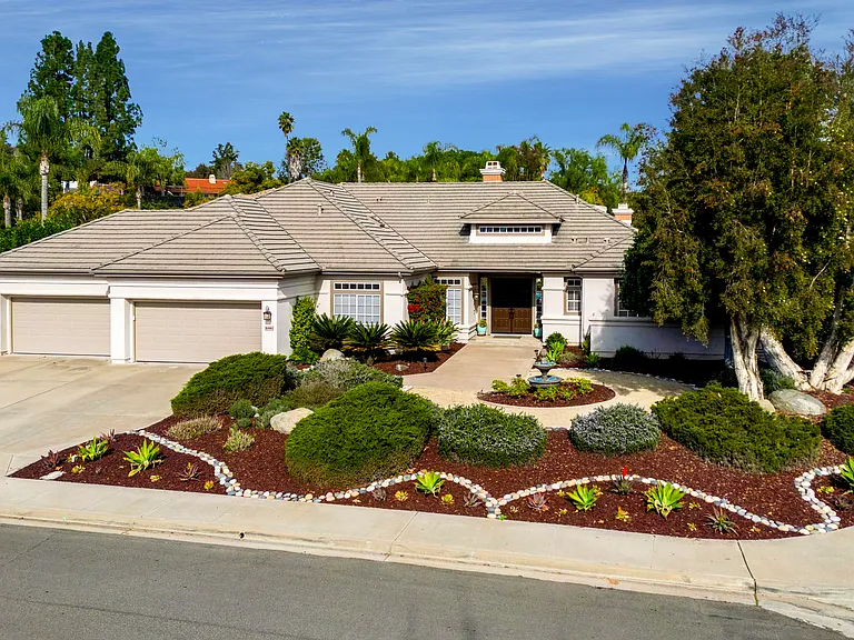 16880 Saint James Dr — Photo 4