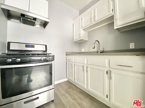 3rd image of 852 S Oxford Ave #511