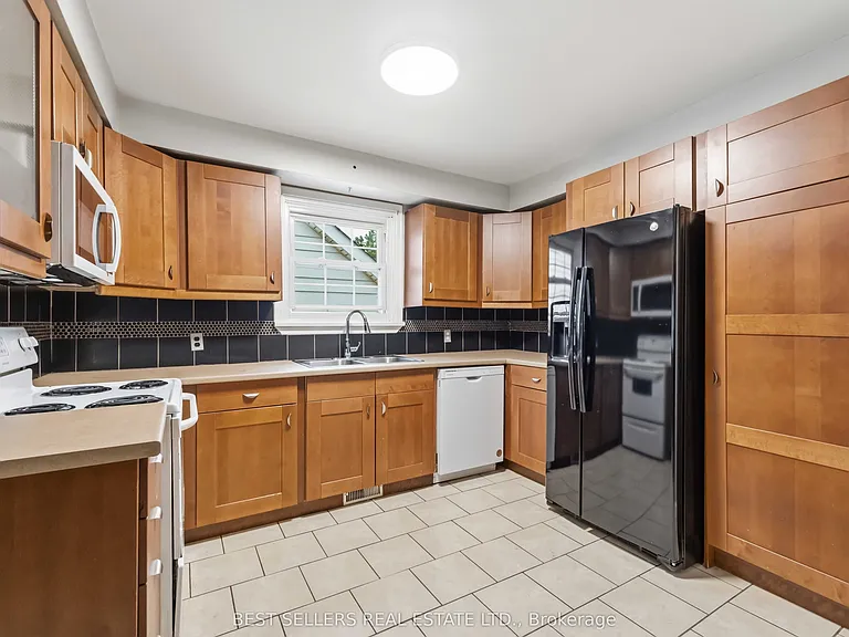 88 Rykert St — Photo 4