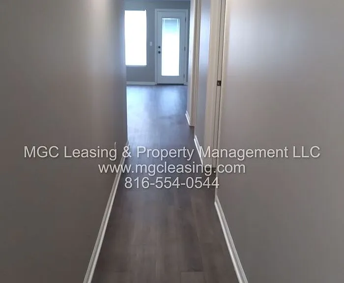 9324 N Main St — Photo 23