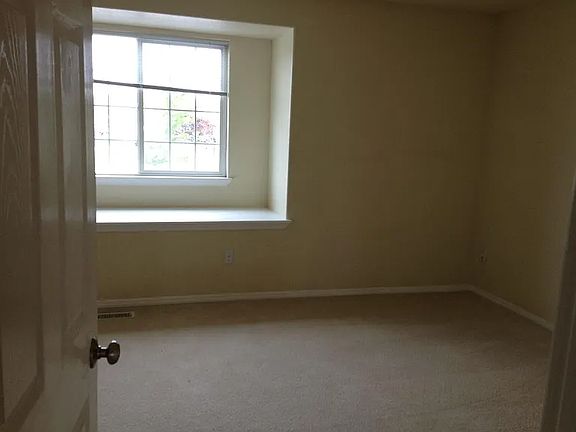 5th image of 79 N Pleasant Hill Dr