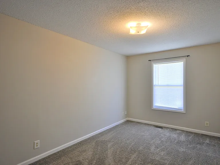 317 Pioneer Dr — Photo 23