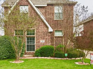 203 Patriot Ln, Euless, TX 76040