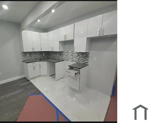 3 bed, 900 sqft, $3,464 — Photo 4