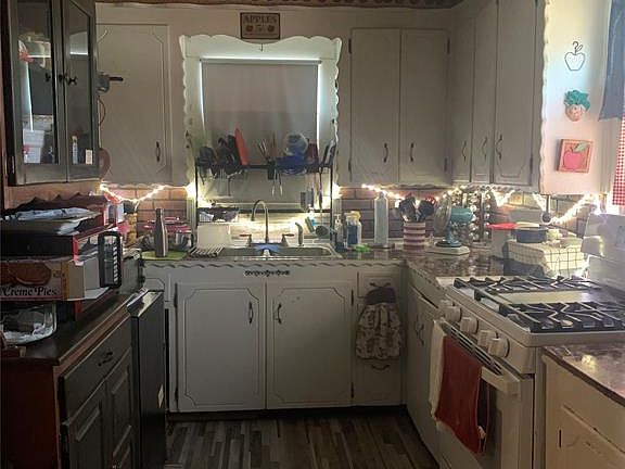 2nd image of 407 N 6th St