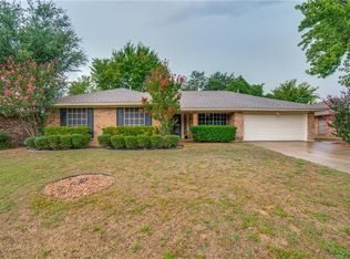 4902 Spring Creek Rd, Arlington, TX 76017