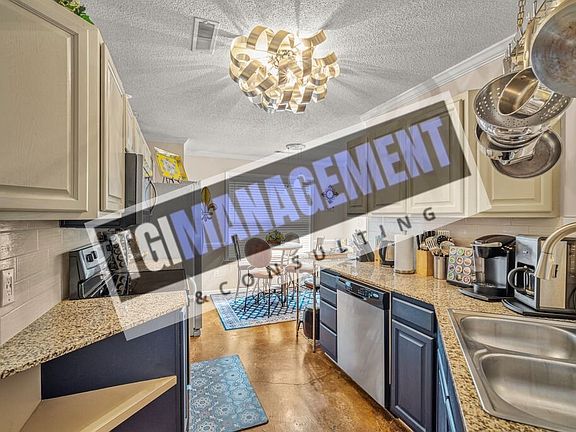 5th image of 1310 Lark Ln