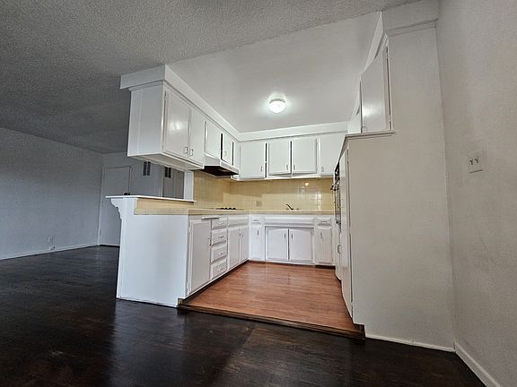 5th image of 11727 Ohio Ave APT 3