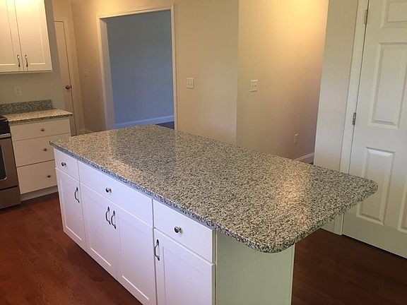 3rd image of 18 Parkview Ln
