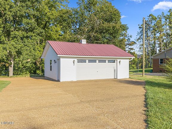 4th image of 691 E Poplar Dr