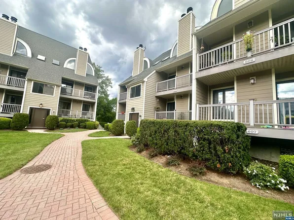 609 River Renaissance #C09, East Rutherford, NJ 07073