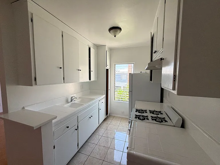 1603 Granville Ave — Photo 12
