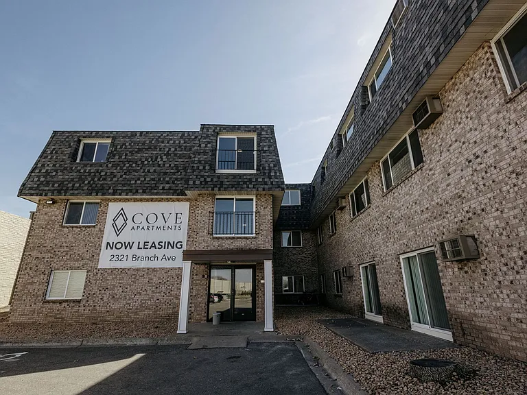 Cove Apartments — Photo 34