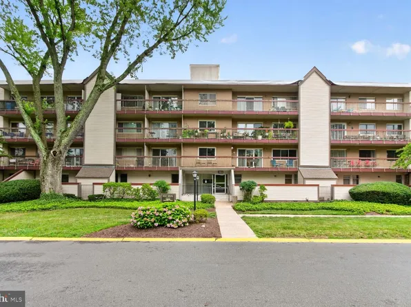 7400 Lakeview Dr #N203, Bethesda, MD 20817