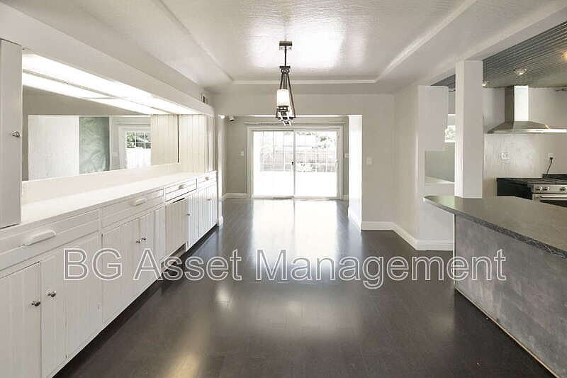 1st image of 2359 Prune St