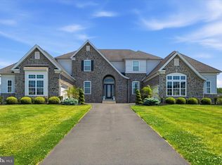 4 Shady Pines Dr, Ivyland, PA 18974