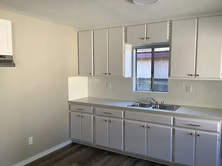 5909 Cecilia St — Photo 6