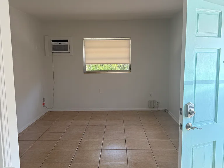 1720 Morrill St #6 — Photo 8
