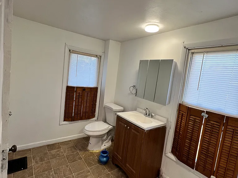 65 Tompkins St — Photo 18