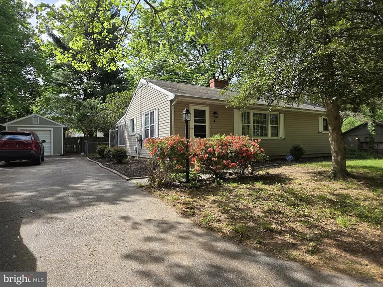 4 Carolee Dr — Photo 2