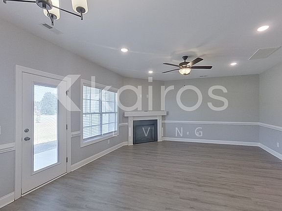 2nd image of 3704 Oak Leaf Way #E