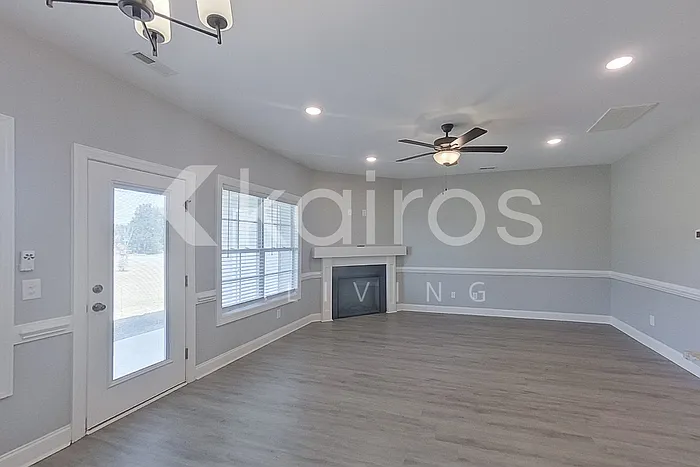 3704 Oak Leaf Way #E — Photo 2