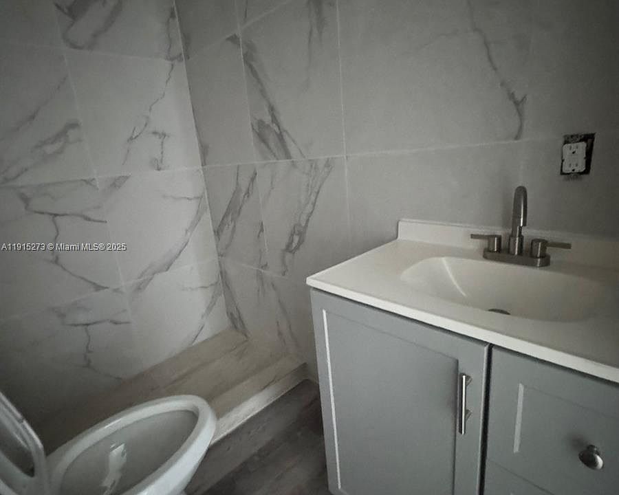 1st image of 46 S Oleander Ave #46