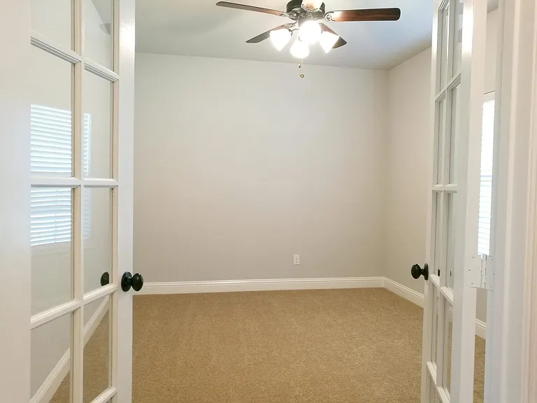 2816 Winchester Ave — Photo 2