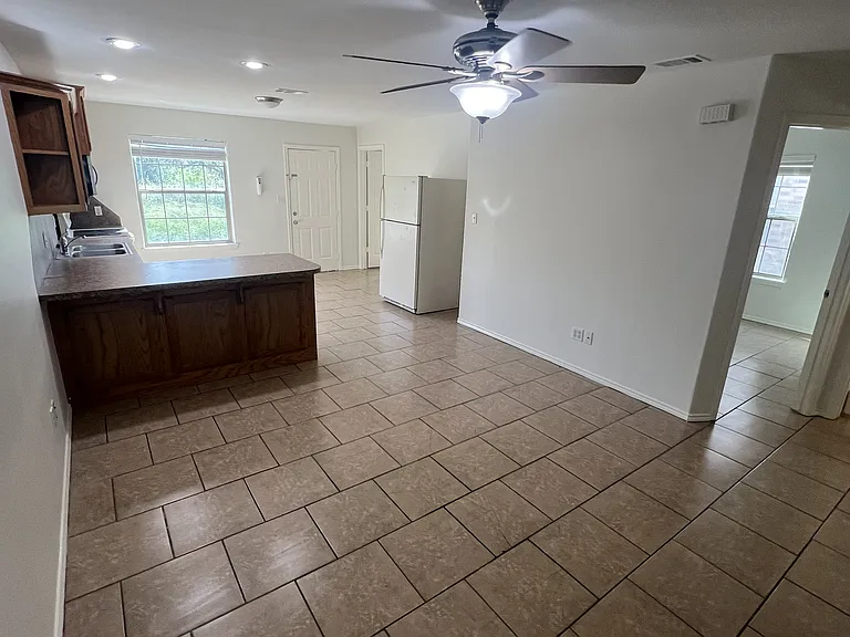 1523 Oasis Ave — Photo 9