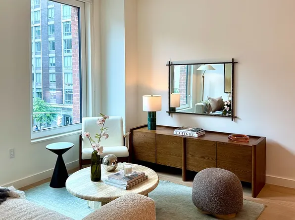 335 8th Ave, New York, NY