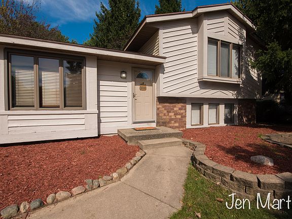3rd image of 2075 Brook Trails Ct SE