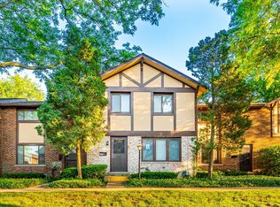 18W173 Buckingham Ln, Villa Park, IL 60181