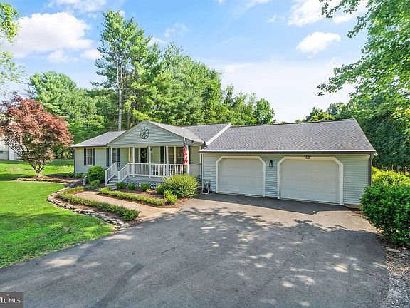 2nd image of 5044 Albrecht Ln