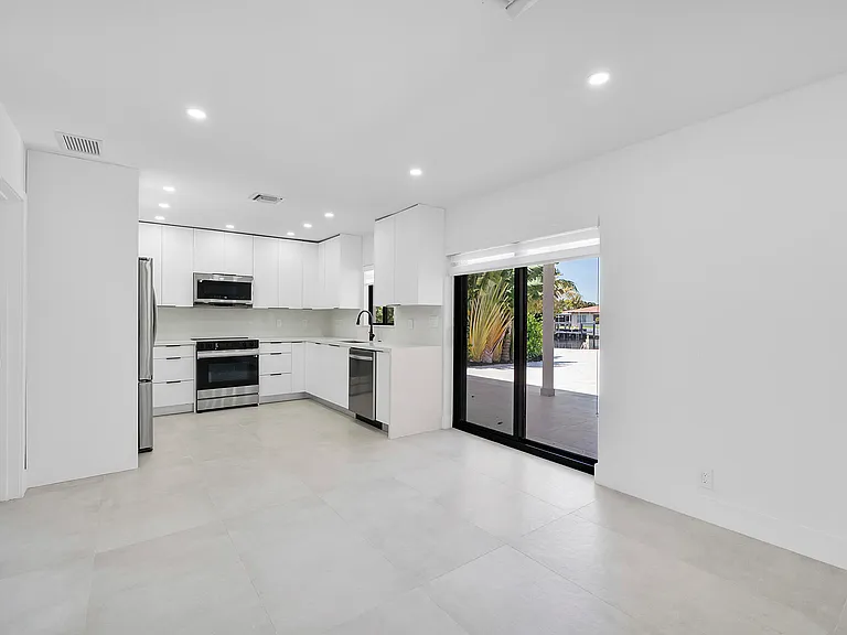 1891 SE 5th Ct — Photo 14