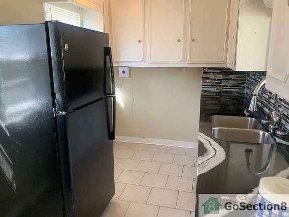 3rd image of 1022 S 50th Dr