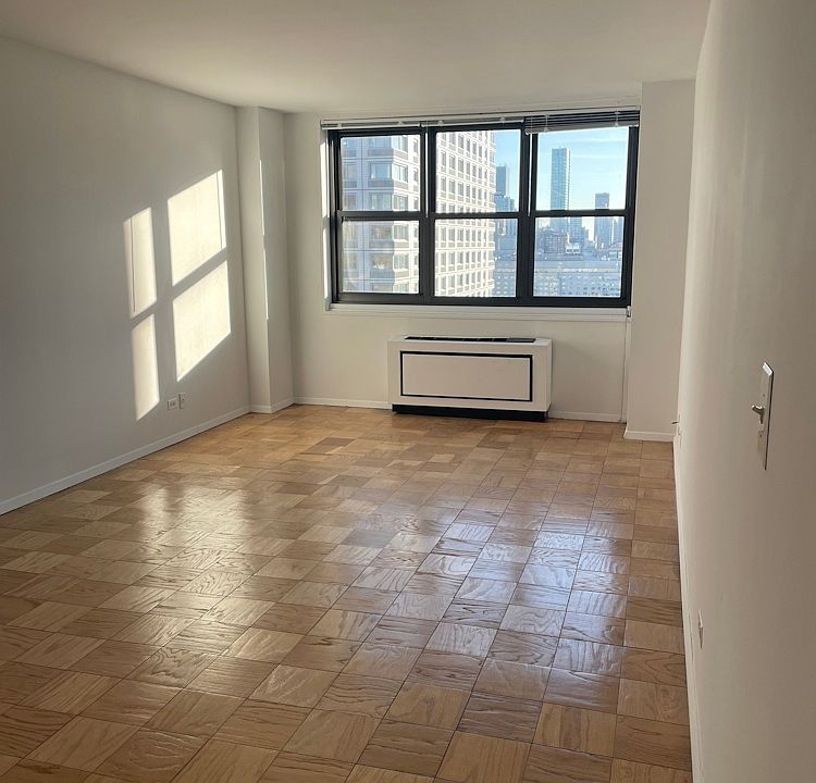 1st image of 200 E 72nd St APT 28C