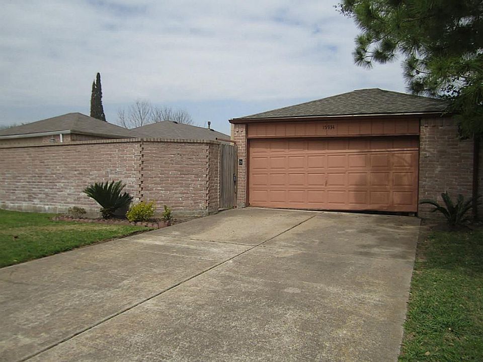1st image of 15934 Camino Del Sol Dr