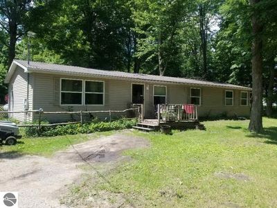 198 S Ferris Rd, Sumner, MI, 48889